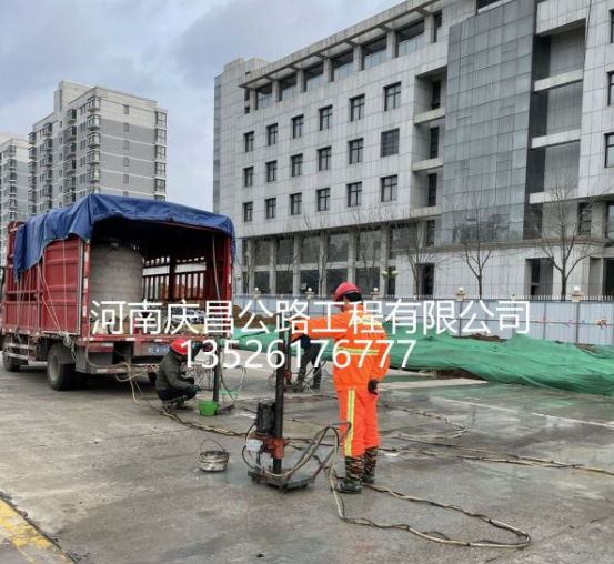 公路壓漿隊(duì)提醒，公路養(yǎng)護(hù)不可少！